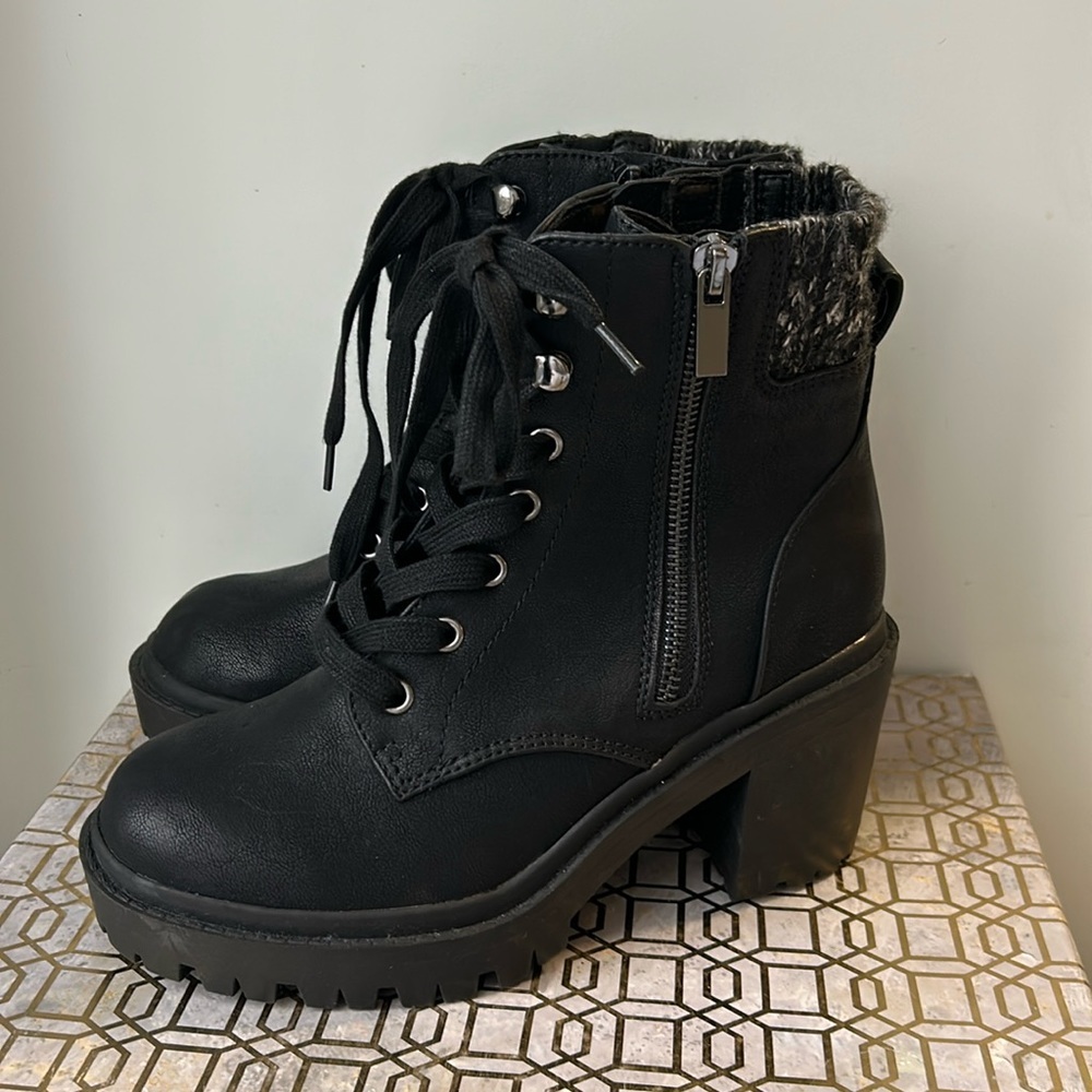 Torrid Sweater Detail Heeled Hiker Booties Women's size 6WW - Picture 1 of 9